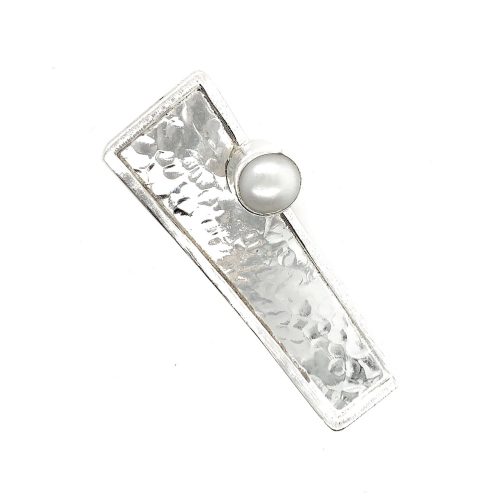 long rectangular pendant with pearl